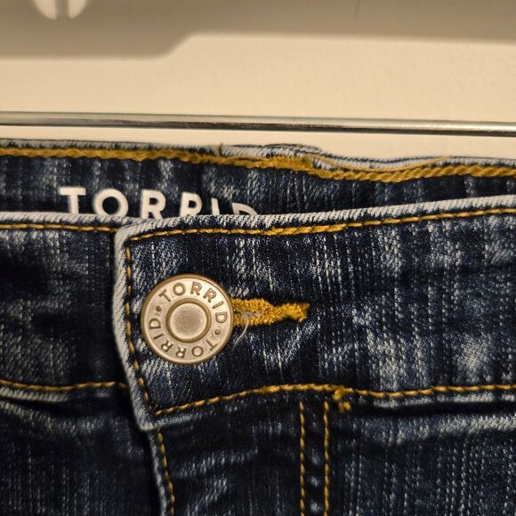 Torrid Feel The Fit Wide Leg Jeans 22S Dark Wash Vintage Stretch Plus - Picture 6 of 7